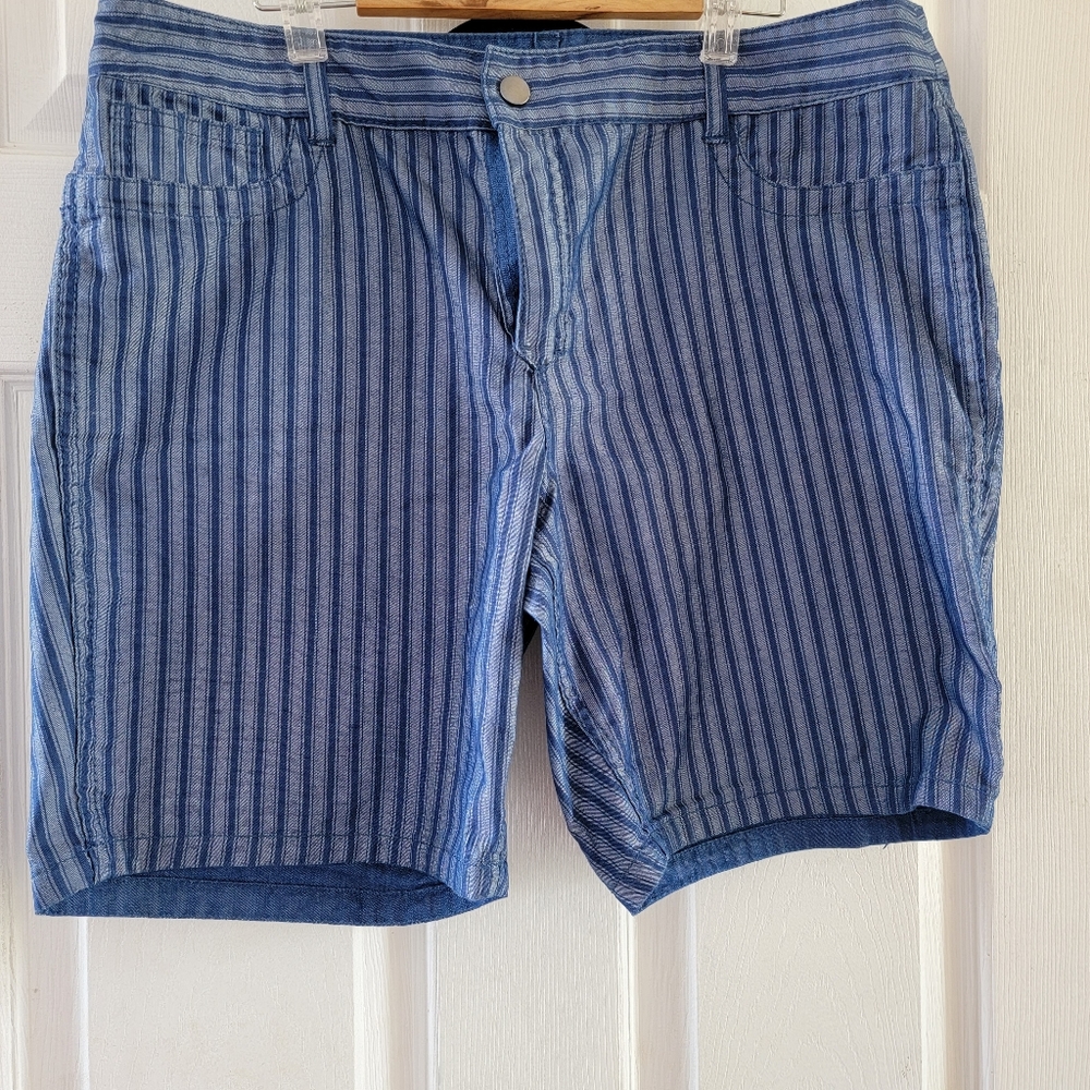Ladies reversible shorts